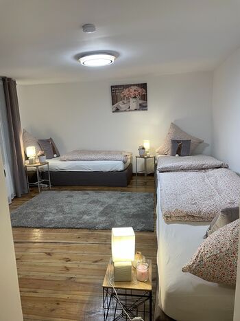 Haus mit 7 Einzelbetten, WIFI, Küche und Parkplatz Bild 2