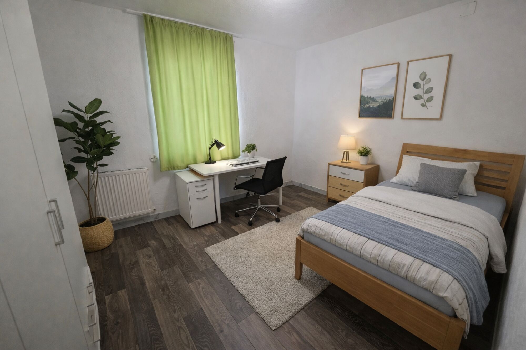 Modern eingerichtetes Einzelzimmer mit komfortablem Einzelbett, Nachttisch, Schreibtisch und Arbeitsstuhl. Das Zimmer ist hell und freundlich gestaltet und verfügt über WLAN, Flat-TV und ausreichend Stauraum. Ideal für Monteure, Geschäftsreisende oder längere Aufenthalte.