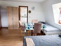 Saturn: Zimmer (für 3-4 Personen)