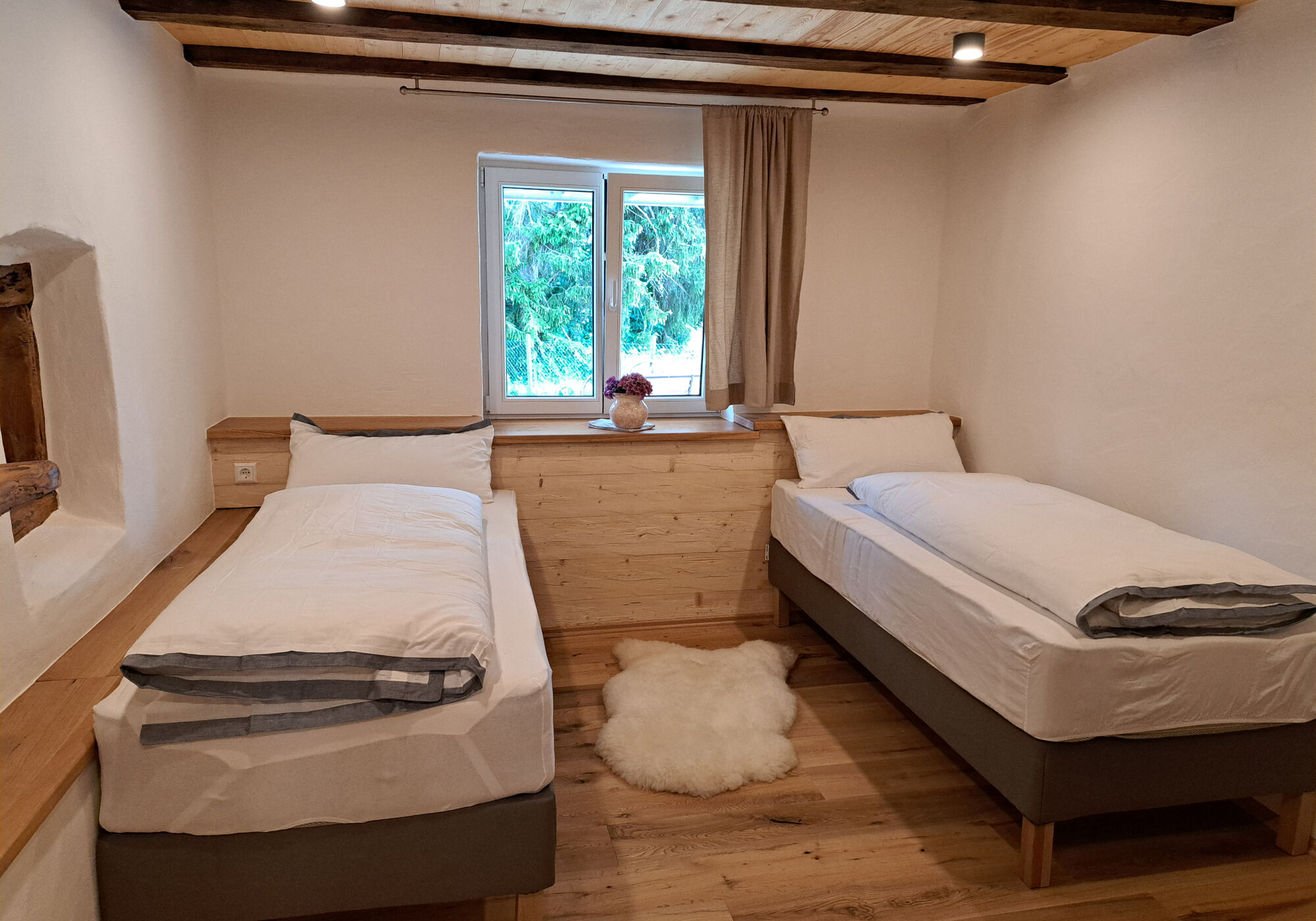 Gustävle / Wohnung EG ca. 40 m² / Schlafzimmer mit Blick in den Garten