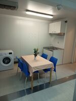 Möblierte Container-Zimmer mit 2–4 Betten zu vermieten – Für Bild 9