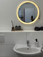 Zoe and Pete - The Apartments Bild 1