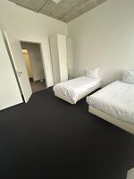 Zoe and Pete - The Apartments Bild 2