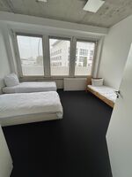 Zoe and Pete - The Apartments Bild 1