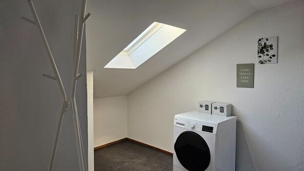 VOLLAUSGESTATTET, TOP ANBINDUNG, SMART TV IM ZIMMER Bild 5