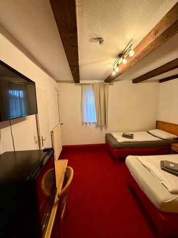 Pension Üfinger Hof – direkt am Industriegebiet Picture 2