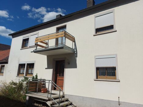 Haus Hörblach an der Autobahn