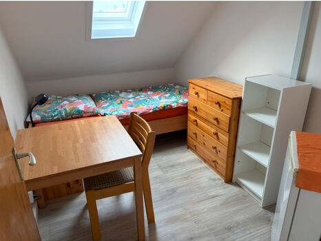 Komplett möblierte Einzel- und Doppelzimmer in Laichingen Picture 4