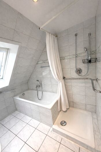 Schlösschen am Rhinufer Bild 5