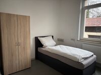 Schlafzimmer 1 Blick nach links modernisiertes Apartment