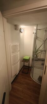 8 Betten, 6 Zimmer mit Schreibtisch, 4 Badezimmer, 2 Küchen Bild 23