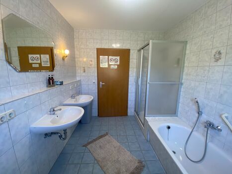 Am Autobahnkreuz A70/A9 in Alleinlage Bild 5