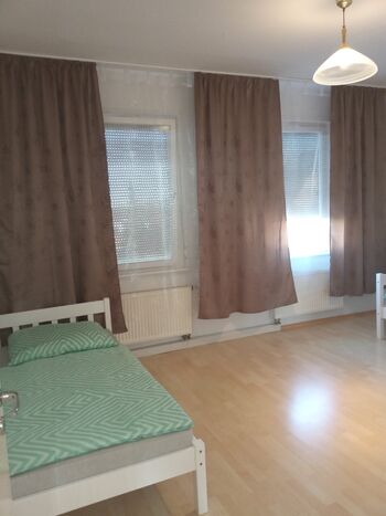 3 Schlafzimmer Wohnung mit Garten und 3 Parkplätze Bild 1