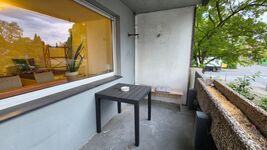 Große Wohnung für 3-7 Leute mit Balkon und extra WC + eigener Parkplatz Bild 5
