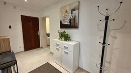 Große Wohnung für 3-7 Leute mit Balkon und extra WC + eigener Parkplatz Bild 4