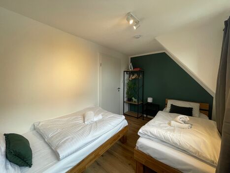 Schlafzimmer mit 2 hochwertigen Einzelbetten 
