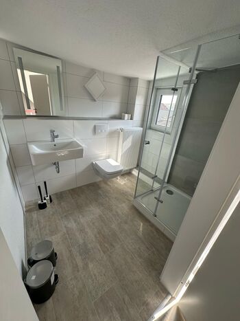 Modernes, neu saniertes Haus zur Vermietung – ideal für alle Zdjęcie 3