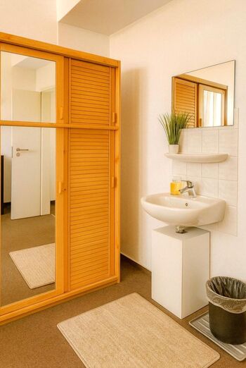 80 Doppel und Einzelzimmer 🛏️ | Raucher / Nichtraucher 🚭 | Parkplatz 🅿️ Bild 3