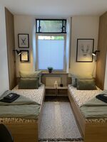 3 Bettzimmer mit großem Fernsehgerät