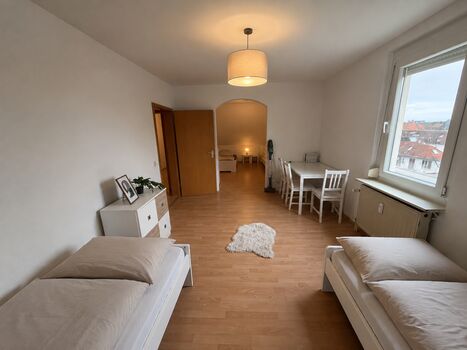 Blick aus Wohnzimmer/Schlafzimmer zu Zimmer 4 
