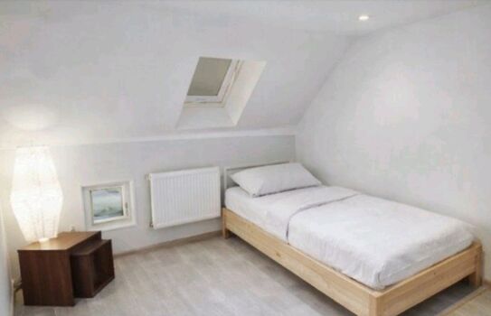 3 Wohneinheiten mit Küchen und Mobiliar am Holzmarkt