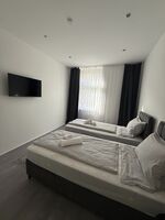 neu renovierte wohnungen / bei bedarf auch das ganzes haus mit garten Bild 2