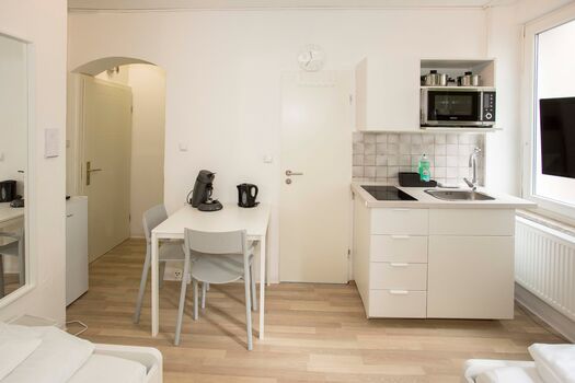 Für 2 Personen, Waschmaschine, Kitchenette, Bad, WLan Bild 2