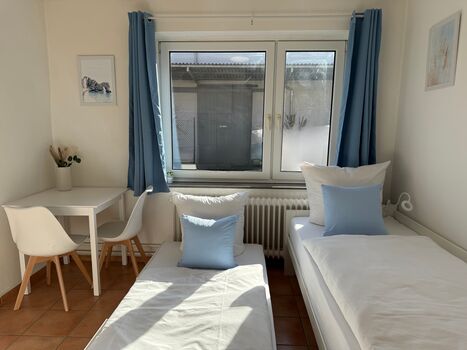 Helles Studio nahe Hamburg | A1 und A24