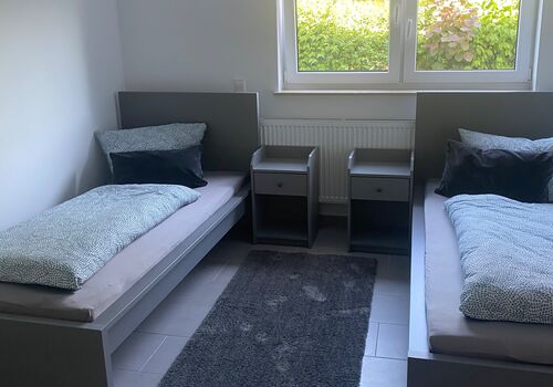 Schlafzimmer mit 2 Betten 