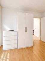 Kommode und Schrank im Schlafzimmer 