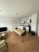 Hübscher Wohnen, Zentral, volle Ausstattung + Balkon Bild 3