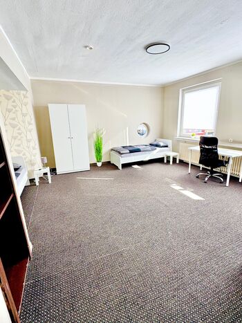 200 m² Wohnung Verl NEU!!! 2-Bäder/2 WC`s/5 Schlafzimmer Picture 4