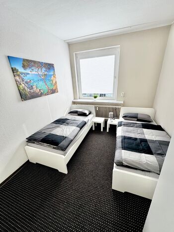 200 m² Wohnung Verl NEU!!! 2-Bäder/2 WC`s/5 Schlafzimmer Picture 2