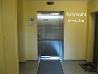 Fahrstuhl / Elevator (barrierefreier Zugang)