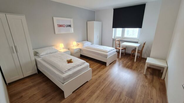 MH16 / TOMASZ-LIVING in OBERHAUSEN - Viel Platz + Balkon Picture 2