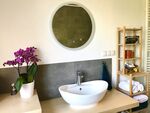 Badezimmer mit Badewanne/Duschkombo