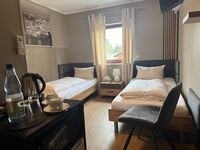 Zweibettzimmer mit Bad