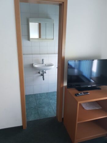 Wohnungen/ Zimmer in Schkeuditz DHL/BMW/PORSCHE/MESSE Bild 1
